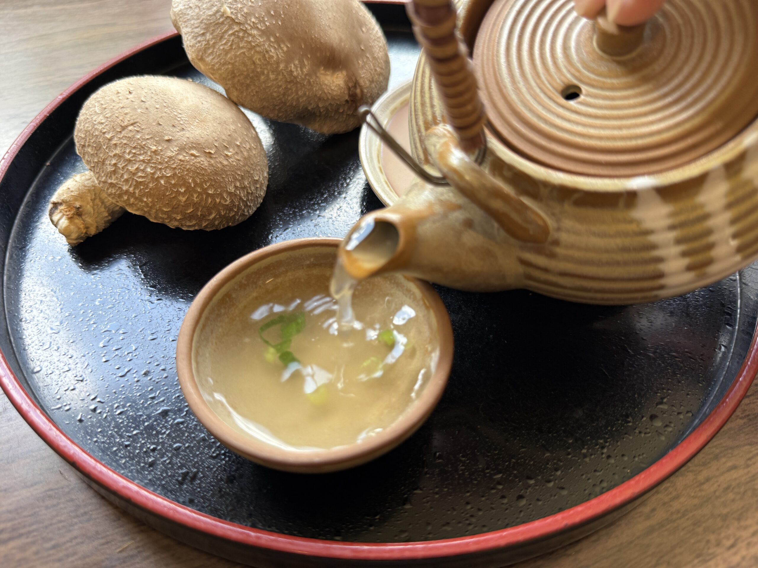 秋の味覚を贅沢に味わう「原木椎茸の土瓶蒸し」9月6日～販売開始